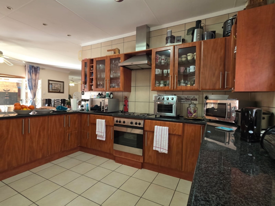 3 Bedroom Property for Sale in Van Der Hoff Park North West